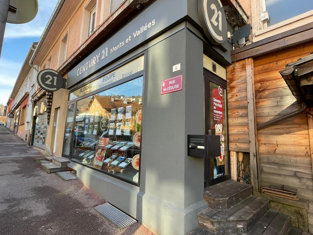 l'équipe de l'agence Monts et Vallées